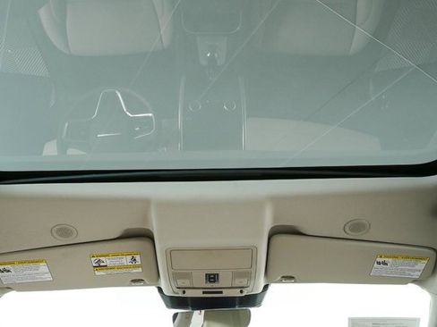 Used 2023 Land Rover Discovery Sport SE image 21