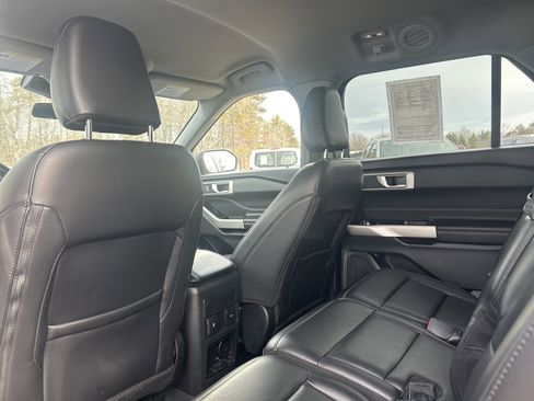 Certified 2022 Ford Explorer XLT w/ Equipment Group 202A image 13