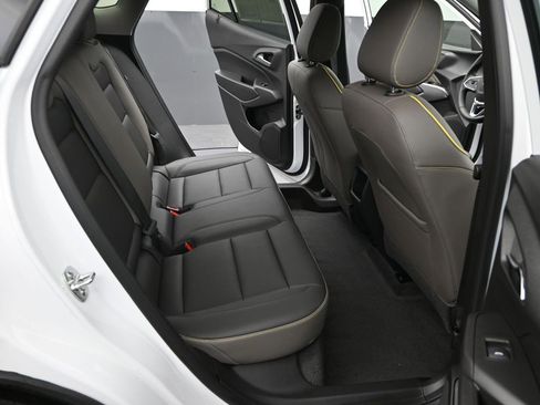 Used 2025 Chevrolet Trax ACTIV w/ Sunroof Package image 14