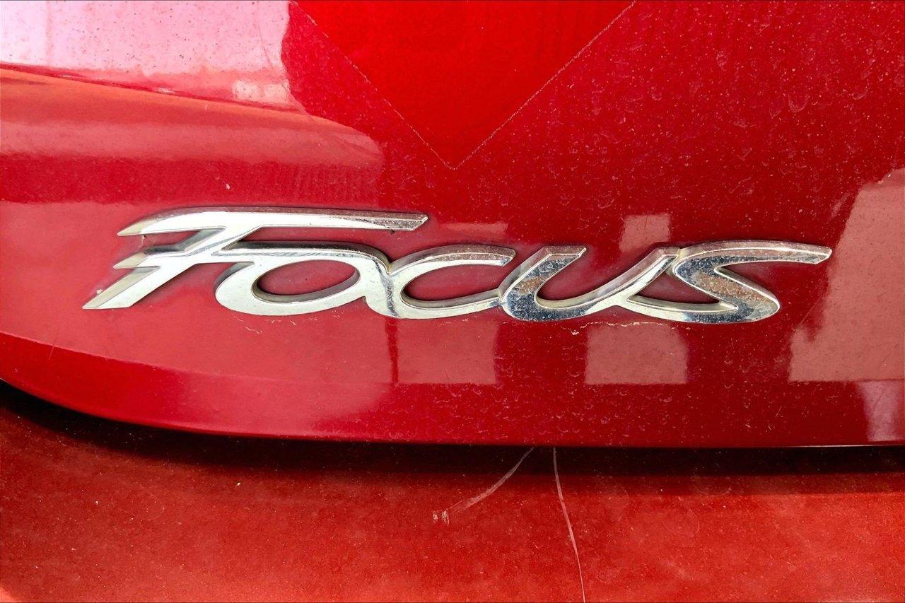 Used 2015 Ford Focus SE w/ Equipment Group 201A FWD image 9