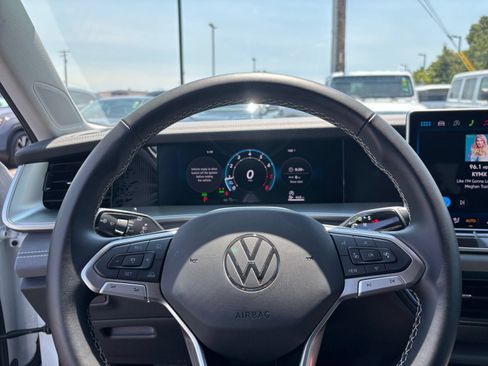 Used 2026 Volkswagen Tiguan SE FWD image 30
