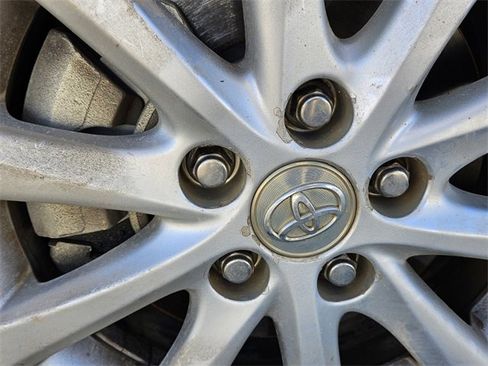 Used 2011 Toyota Camry LE image 10