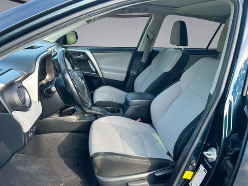 Used 2018 Toyota RAV4 XLE FWD image 11