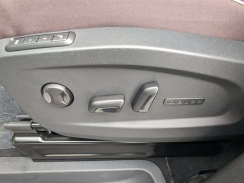 New 2025 Volkswagen ID. Buzz Pro S RWD image 21