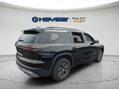 Used 2026 Chevrolet Traverse LT FWD image 7
