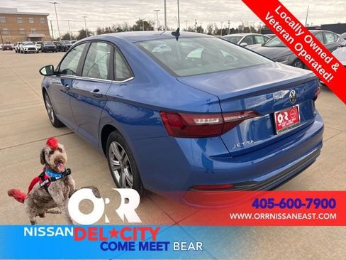 Used 2024 Volkswagen Jetta SE FWD image 3