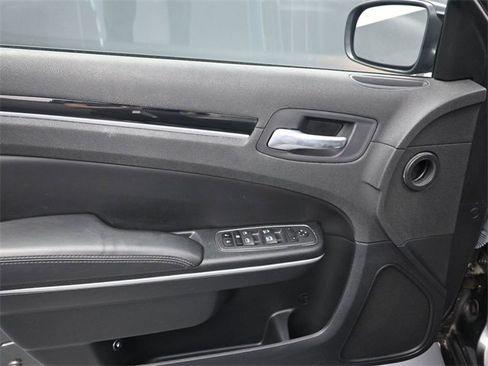 Used 2023 Chrysler 300 Touring w/ Sport Appearance Package image 9