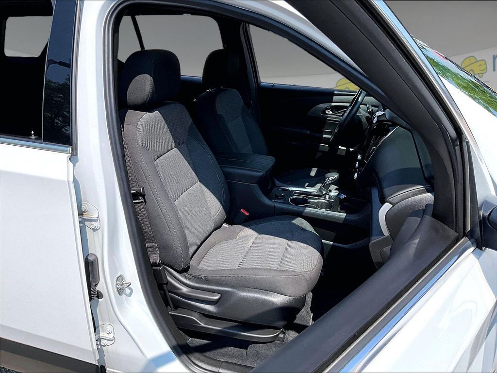 Used 2023 Chevrolet Traverse LT AWD/4WD image 11