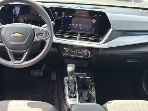 Used 2024 Chevrolet Trax LT image 25