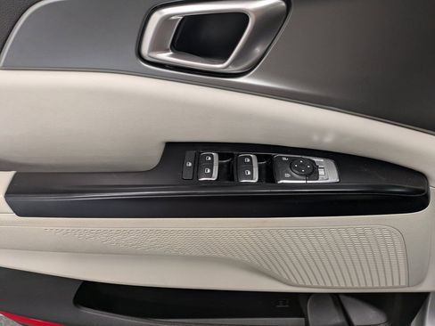 Certified 2022 Kia Carnival LX image 10