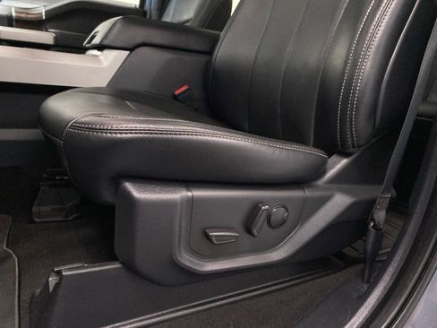 Used 2022 Ford F250 Lariat w/ Black Appearance Package image 19