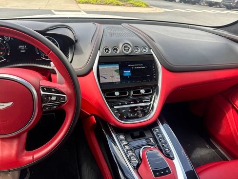 Used 2021 Aston Martin DBX AWD/4WD image 11
