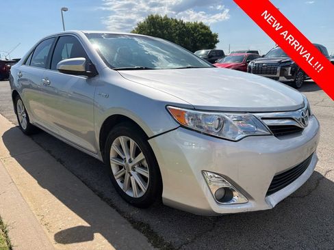Used 2012 Toyota Camry XLE w/ Convenience Pkg FWD image 3