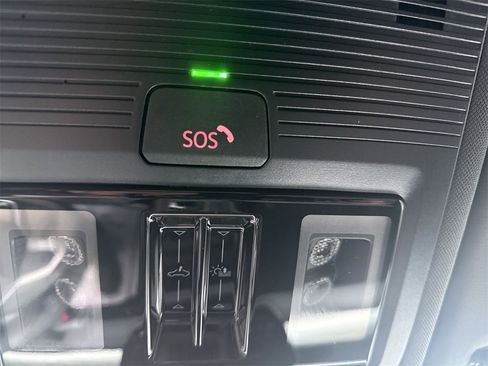 New 2026 Volkswagen Tiguan SE R-Line image 13