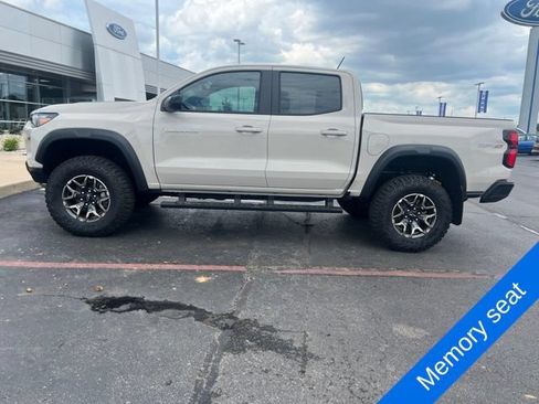 Used 2026 Chevrolet Colorado ZR2 w/ Technology Package AWD/4WD image 9