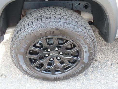 Used 2026 Chevrolet Colorado Trail Boss AWD/4WD image 13