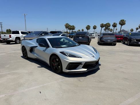 Used 2021 Chevrolet Corvette Stingray Preferred Cpe w/ Z51 Performance Package RWD image 4