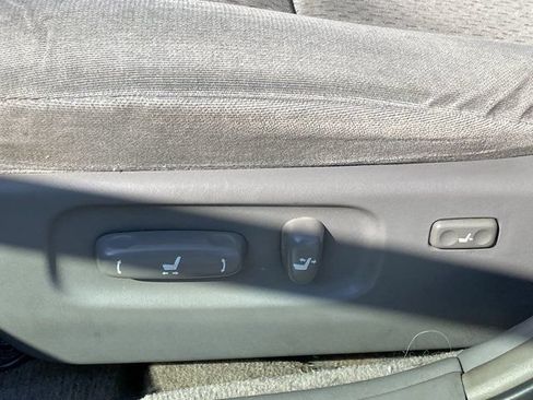Used 2004 Toyota Camry LE FWD image 7