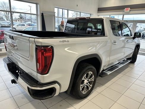 Used 2022 GMC Sierra 1500 SLT w/ SLT Convenience Package image 4