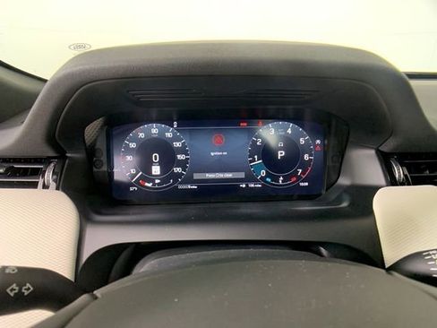 Certified 2025 Land Rover Discovery Sport Dynamic SE image 18