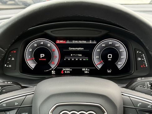 Used 2023 Audi Q8 Premium Plus image 11