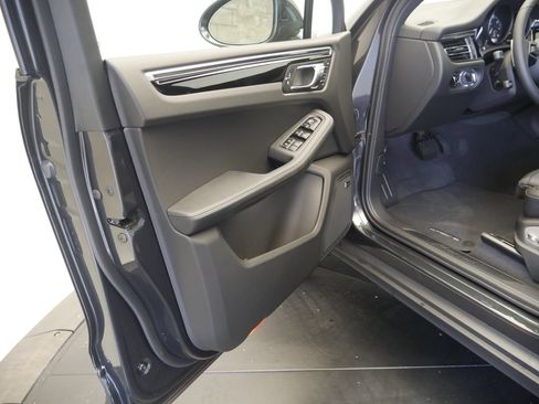 New 2026 Porsche Macan AWD/4WD image 4