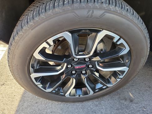 Used 2024 GMC Canyon Denali AWD/4WD image 6