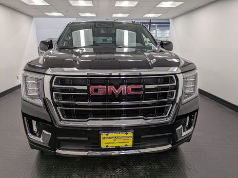 Used 2023 GMC Yukon SLT w/ SLT Luxury Package image 2
