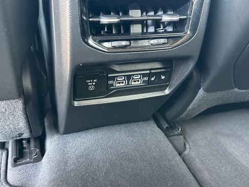 Used 2023 Jeep Grand Cherokee Limited image 10