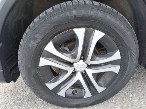 Used 2018 Toyota RAV4 LE w/ All Weather Liner Package AWD/4WD image 10