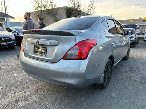 Used 2014 Nissan Versa SV image 5
