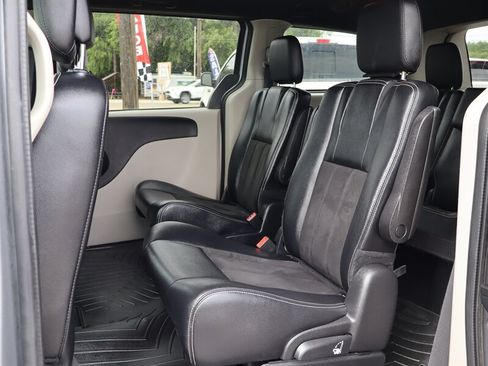 Used 2019 Dodge Grand Caravan SXT FWD image 23