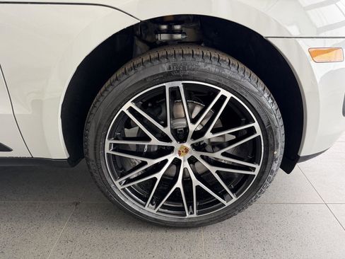 New 2026 Porsche Macan image 13