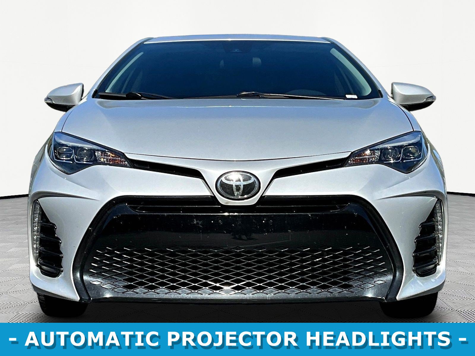 Used 2017 Toyota Corolla XSE w/ Carpet Mat Package (TMS) FWD image 2