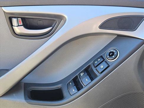 Used 2015 Hyundai Elantra SE image 5