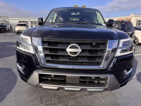 Used 2024 Nissan Armada SL w/ Captain's Chairs Package image 8