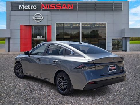 New 2027 Nissan Sentra SV w/ Floor Mat Package FWD image 4