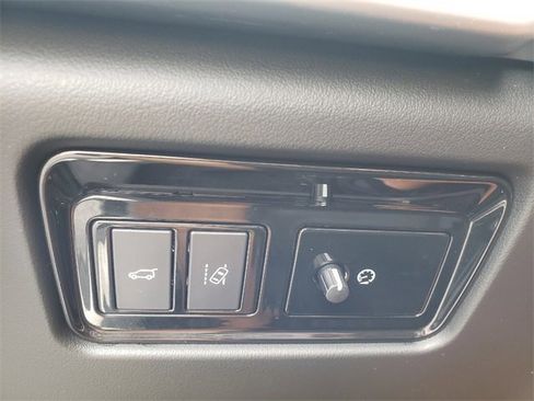 Used 2018 Jaguar F-PACE R-Sport image 34