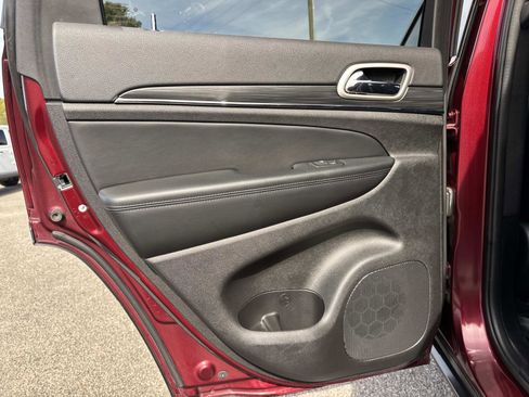 Used 2020 Jeep Grand Cherokee Limited image 13