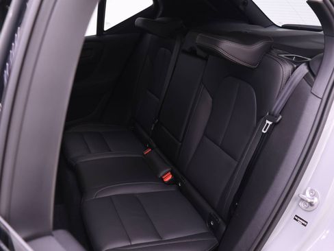Used 2025 Volvo XC40 B5 Core image 15