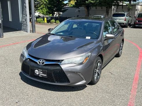 Used 2017 Toyota Camry XSE FWD image 3
