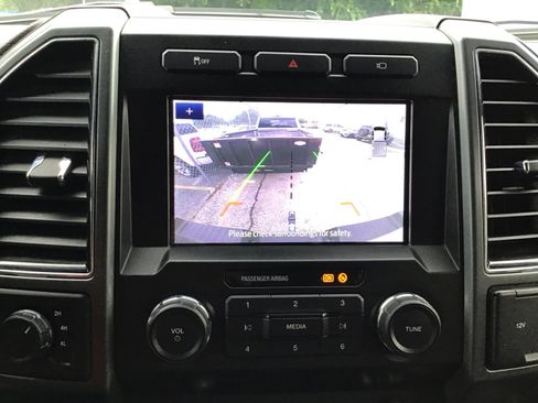 Used 2022 Ford F250 XLT w/ XLT Premium Package AWD/4WD image 4