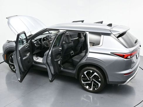 Used 2022 Mitsubishi Outlander SE image 46