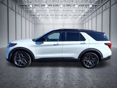 Used 2025 Ford Explorer ST AWD/4WD image 12