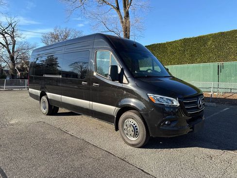 Used 2024 Mercedes-Benz Sprinter 3500 image 9