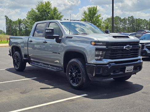 Used 2025 Chevrolet Silverado 2500 Custom w/ Custom Value Package AWD/4WD image 5
