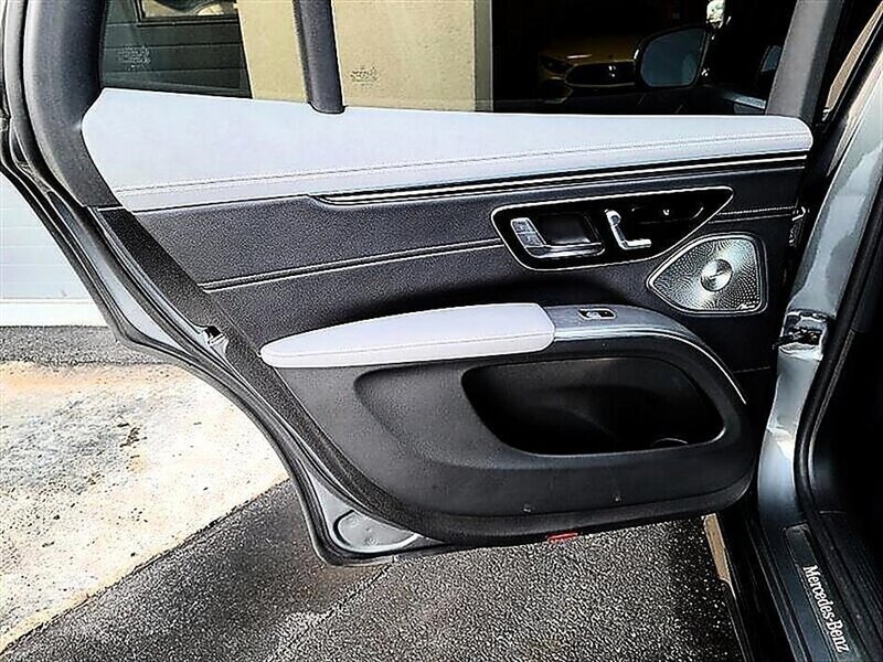 Used 2023 Mercedes-Benz EQS 580 4MATIC SUV image 18