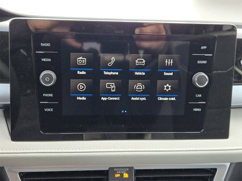 New 2026 Volkswagen Taos SE image 14