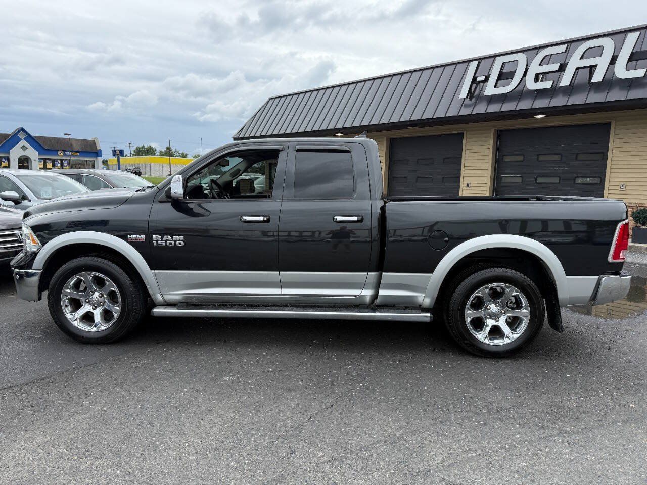 Used 2017 RAM 1500 Laramie w/ Convenience Group AWD/4WD image 8