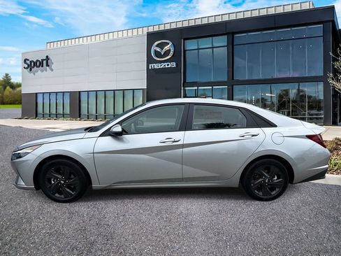Used 2022 Hyundai Elantra SEL FWD image 6